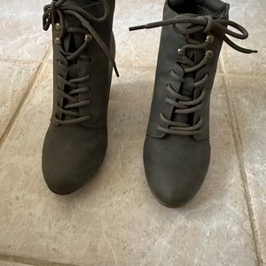 Andiamo Cigar Bootie Olive Faux Leather Lace Up Heeled Granny Boots Size 7